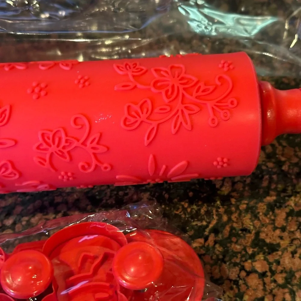 QVC Temp-tations Classic Rolling Pin And Four Cookies Cutters Holidays Seasonal